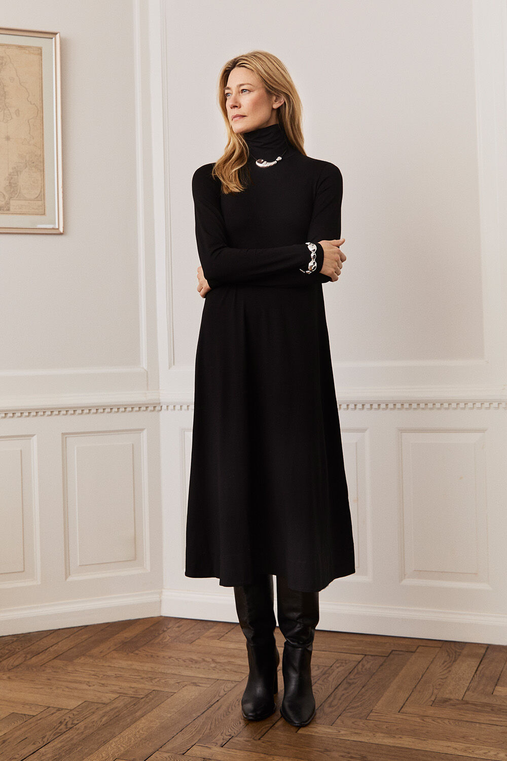 robe en jersey &agrave; manches longues et col montant - Black, collier r&eacute;glable avec pendentif en argent - Silver