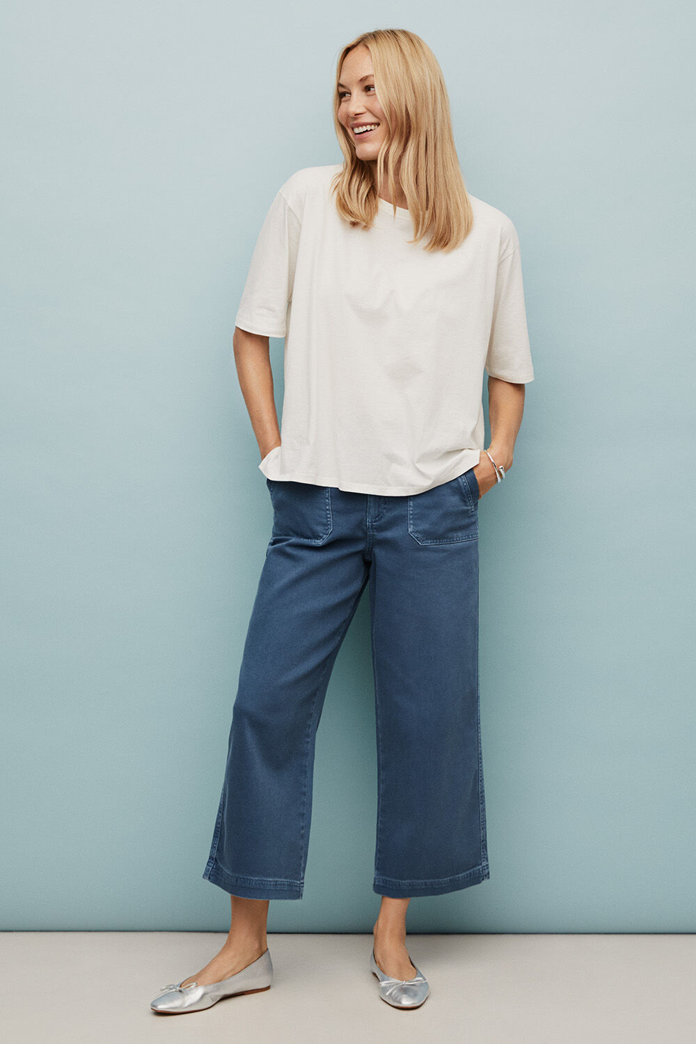 jeans stretch &agrave; jambes larges - Ensign Blue, T-shirt &Agrave; Col Rond - White